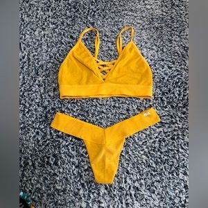 NWOT PINK Victoria’s Secret Weekender Bralette and Thong Set